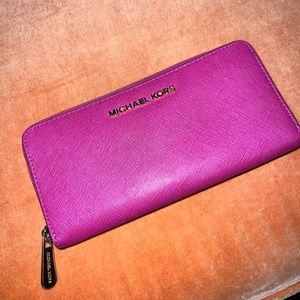 Michael Kors Jet Set Wallet (Leather, Wild Berry)